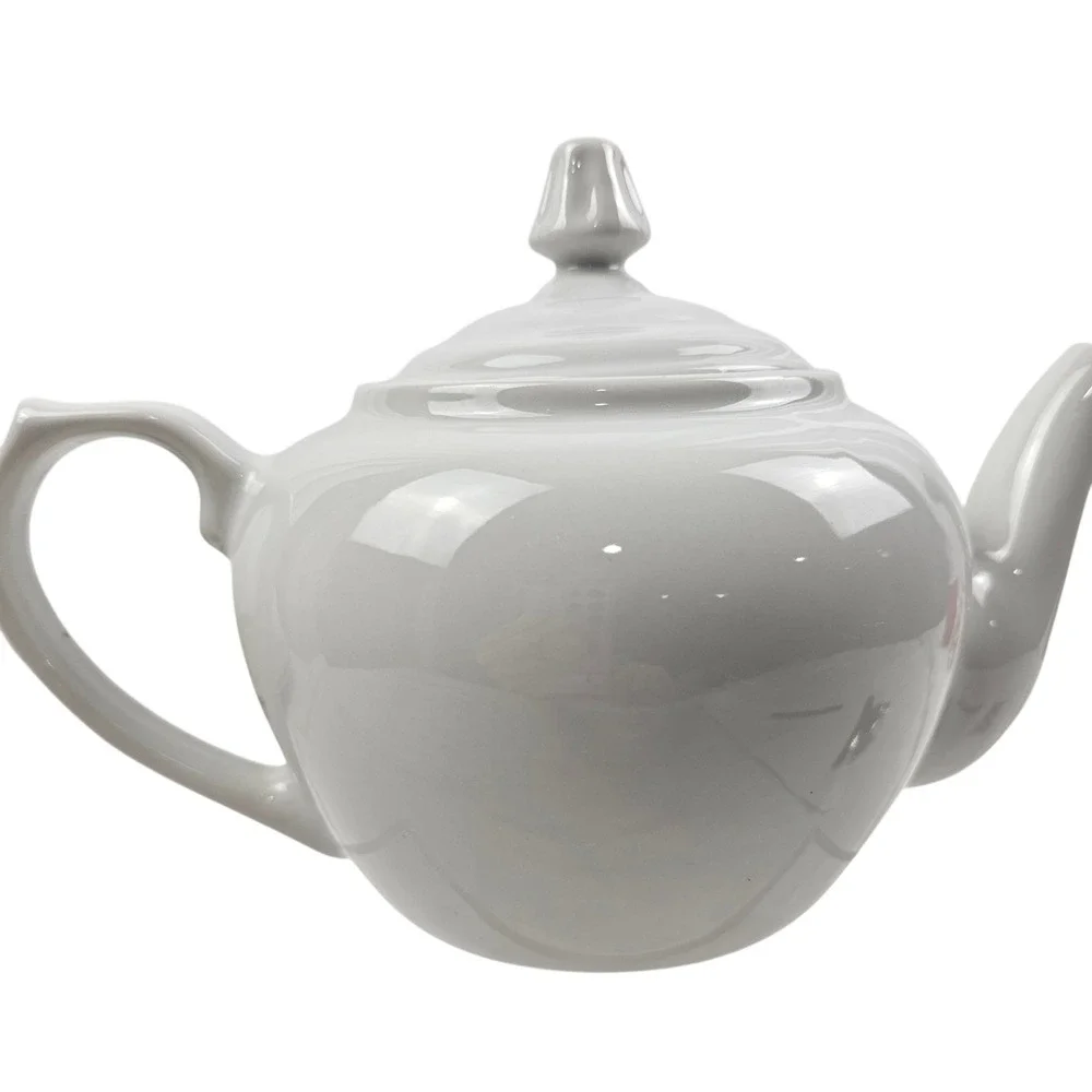 BIA Cordon Bleu White Porcelain Teapot with Lid Made in Brazil Classic Glossy
